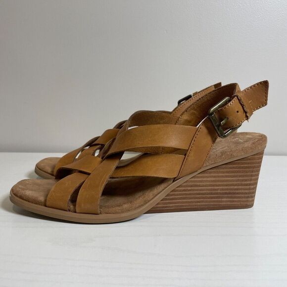 TOMS Footwear Gracie Tan Leather Wedge Sandal Size 9 Brown Strappy Buckle - Picture 3 of 8